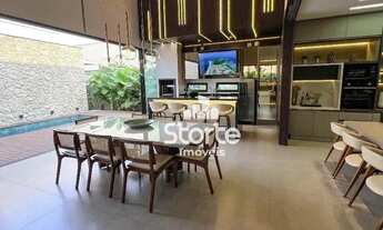 Imagem 2: Casa térrea com 3 suítes à venda, 220m² por R$ 3.000.000 ou R$ 3.100.000 com porteira fech