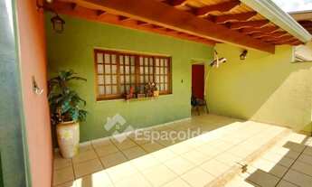 Imagem 2: CASA NO CENTRO COM 3 QUARTOS SENDO UMA SUÍTE