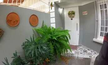 Imagem 2: Sobrado em Porto Alegre, no bairro Hípica, com 3 dormitório(s), e 3 banheiros, à