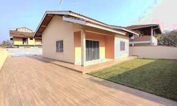 Imagem 3: 1752 Casa em Alvenaria no Bairro Costeira, com piscina, distante 100mts da lagoa