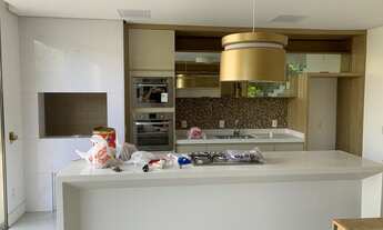 Imagem 7: Casa para aluguel e venda tem 550 metros quadrados com 4 quartos.