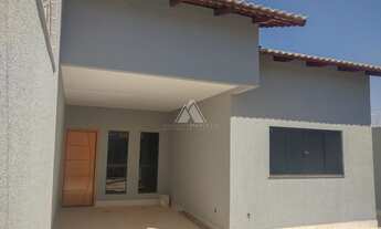 Imagem: Linda casa com três quartos, sendo um com