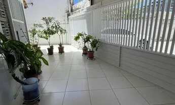 Imagem 4: Casa em Rua Pública