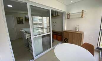 Imagem: Studio moderno ao lado de uma linda praça