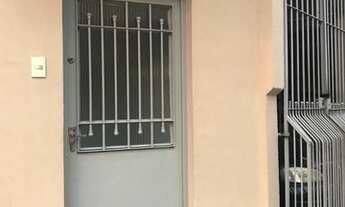 Imagem 2: Casa independente com vaga coberta e sala ampla para locação