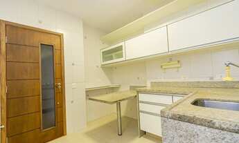 Imagem 4: Amplo Apartamento Reformado com 02 quartos para locação no Centro