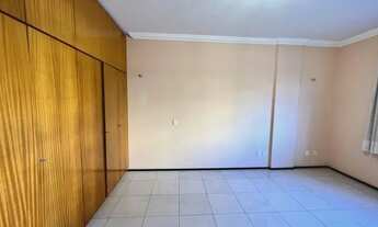 Imagem 6: Com 03 suítes, varanda, sala ampla e lavabo, este imóvel oferece um ambiente aconchegante