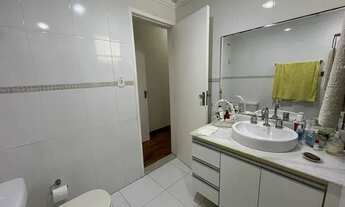 Imagem 3: Apartamento na Barra, distribuído em 110m² com uma vaga de garagem