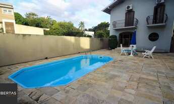 Imagem: Casa mobiliada próxima à Orla, com piscina