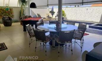 Imagem 5: Luxuosa Casa Assobradada no Condomínio Damha II ? 3 Suítes, Elevador e Piscina Aquecida!