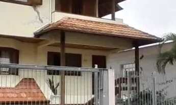 Imagem: Casa na Trindade 4 Quartos com 3 Suites