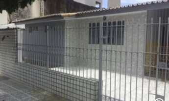 Imagem 2: Vende-se Casa no bairro de Candelária, com 4 quartos, sendo uma suíte Valor R$320milreais