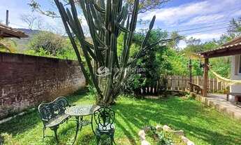 Imagem 2: Casa Aconchegante com Terreno Amplo no Coração da Natureza Rio Tavares, Florianópolis