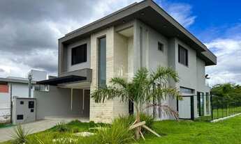 Imagem 2: Sobrado com 4 suítes plenas sendo a master com closet, sacada e banheira de hidromassagem