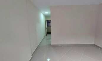 Imagem 2: Apto Centro, frente, amplo, sol, reformadíssimo, Rua 16 de março, excelente preço - Petróp