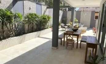 Imagem 2: Casa Contemporânea com 6 Suítes no Morada dos Pássaros Alto Padrão