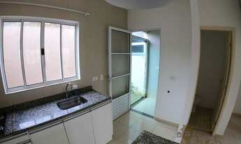 Imagem 7: Locação/Venda- Ótima Casa, cozinha com móveis planejados, 2 dormitórios, quintal, 2 vagas