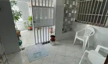 Imagem 6: Casa em Rua Pública