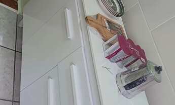 Imagem 2: Kitinete temporada 1p150 reais 2p200 reais 3p 250 reias por dia. Há 25 minutos de floripa