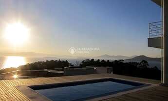 Imagem 2: Casa de Alto Padrão com 461² Vista para o Mar: Luxo, Conforto e Natureza