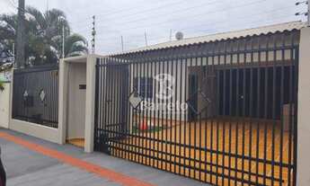 Imagem 2: Casa à Venda com Edícula Bairro Tranquilo e Bem Localizado