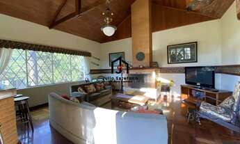 Imagem 3: Casa com 5 dormitórios sendo 3 suítes no bairro Capivari em Campos do Jordão