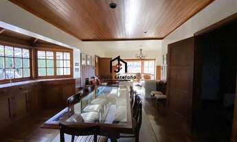 Imagem 4: Casa com 5 dormitórios sendo 3 suítes no bairro Capivari em Campos do Jordão