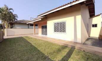 Imagem 5: 1752 Casa em Alvenaria no Bairro Costeira, com piscina, distante 100mts da lagoa