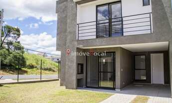 Imagem 2: Sobradão de esquina com amplo quintal à venda no bairro Abranches em Curitiba-PR, na Rua C