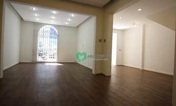 Imagem 2: CASA COMERCIAL SUPER CHARMOSA, COM 2 VAGAS NA MELHOR RUA DOS JARDINS!