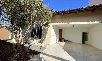 Imagem 1: Casa de Rua - Casa 3 quartos, sendo 1 suíte