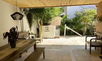 Imagem 7: Casa de condomínio para venda possui 331² m<br> com 4 quartos