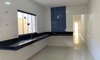 Imagem 2: Casa com cozinha grande, integrada com churrasqueira, 3 quartos, um suíte à venda na regi