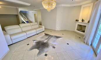 Imagem 7: Casa Sobrado para venda possui 824 metros quadrados com 5 quartos em Interlagos - São Paul