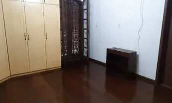 Imagem 6: Casa para aluguel e venda possui 280 metros quadrados com 5 quartos