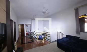 Imagem 3: Casa para Aluguel - Milionários, 4 Quartos, 200 m2