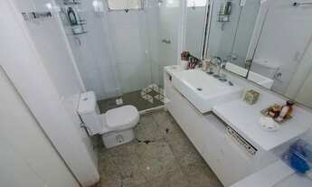 Imagem 4: Apartamento semimobiliado com vista parcial para o mar com 1 suíte A Venda - Centro de Flo