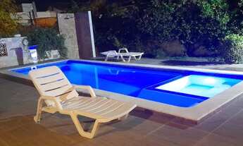 Imagem 2: Casa com piscina e praia