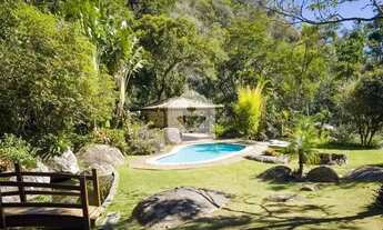 Imagem: Paraíso Natural com Cachoeira e Lazer