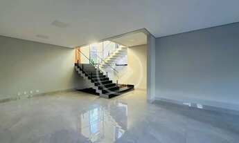 Imagem 3: REF:OFFICE2970 Sobrado no Condomínio do Lago sendo 4 suítes com 318,77m², Goiânia-GO codig