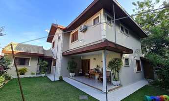 Imagem 3: Casa de condomínio para venda possui 270 metros quadrados com 5 quartos