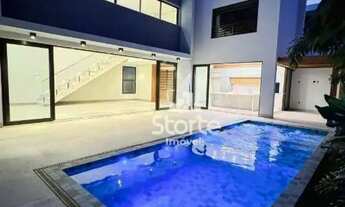 Imagem 6: Casa alto padrão estilo sobrado com 4 suítes à venda, 300m² por R$ 3.550.000 - Condomínio