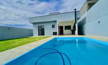 Imagem: Casa totalmente térrea em condomínio com