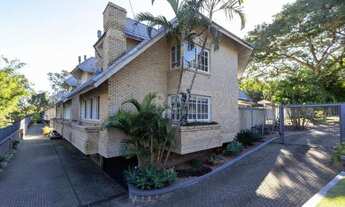 Imagem 2: Casa Condominio para Venda - 322.88m², 3 dormitórios, sendo 1 suites, 4 vagas - Jardim Isa