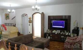 Imagem 5: Sobrado com 4 dormitórios para alugar, 415 m² por R$ 2.900/mês - Industrial - Araguari/MG