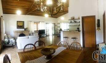 Imagem 5: Casa 4 Dormitórios com Aproximadamente 310m² de Construção e 720m² de Área Total, no Condo