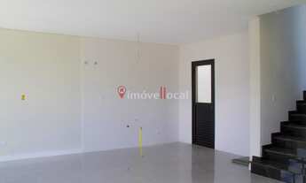 Imagem 7: Sobradão de esquina com amplo quintal à venda no bairro Abranches em Curitiba-PR, na Rua C