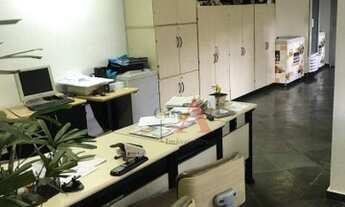 Imagem 6: Prédio próximo a estação do metro, em área de estacionamento fácil e com acesso rápido par