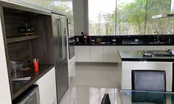 Imagem 7: Casa para aluguel e venda tem 800 metros quadrados com 5 quartos.