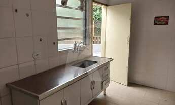 Imagem 2: Casa com 2 quartos, sala, cozinha, banheiro, área de serviço, quintal